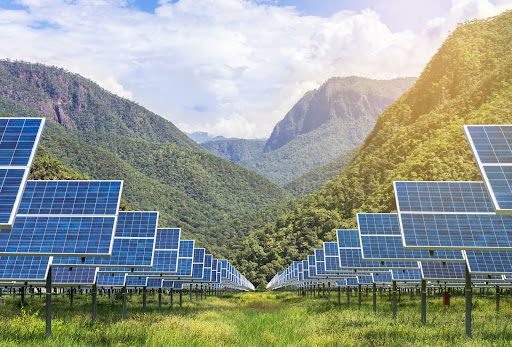 Solar energy presents a greener alternative to hydroelectric power, harnessing sunlight without the environmental impacts of dams, offering scalability, and contributing to reduced greenhouse gas emissions.